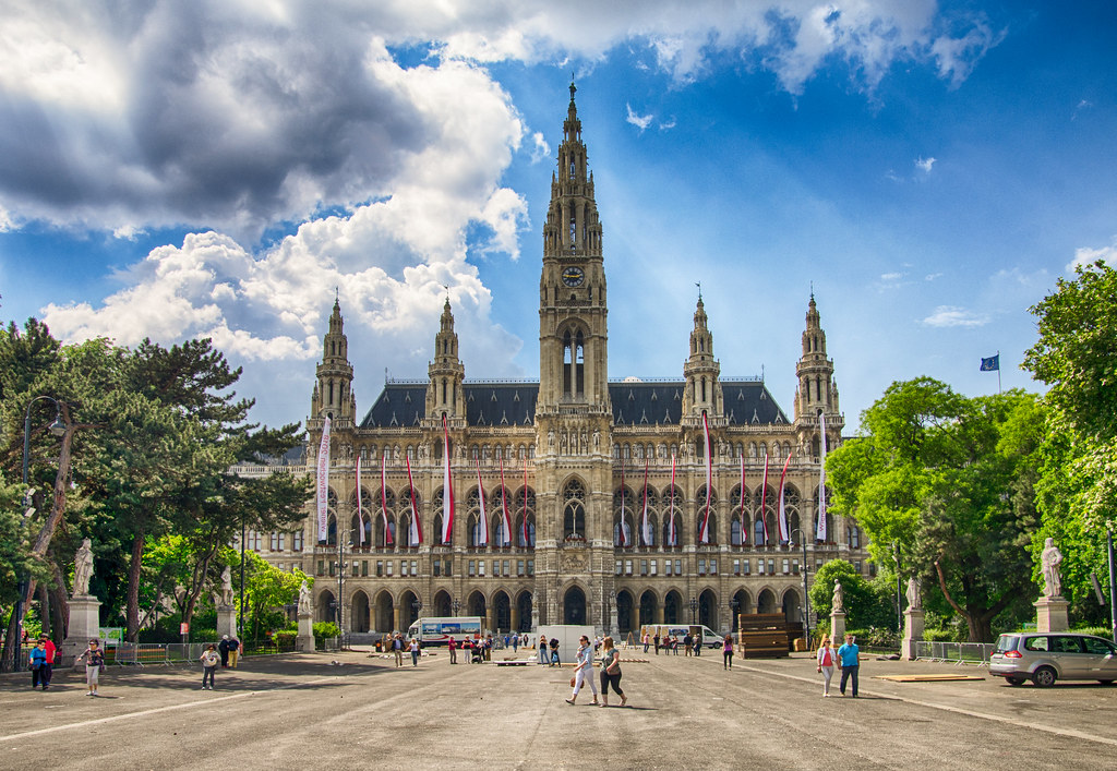 Ратуша вена. Rathaus Вена. Ратуша в Вене. Ратушная площадь Вена. Вена площадь ратуши.